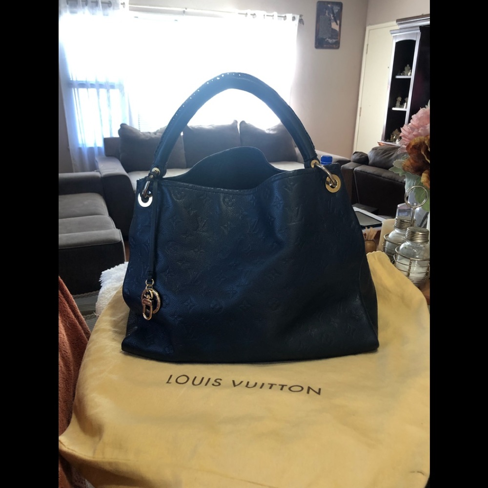 Louis Vuitton artsy Monogram Bag